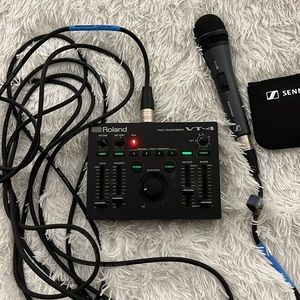 Roland voice transformer VT-4. Sennheiser 825S microphone, mic case, & 20ft cord